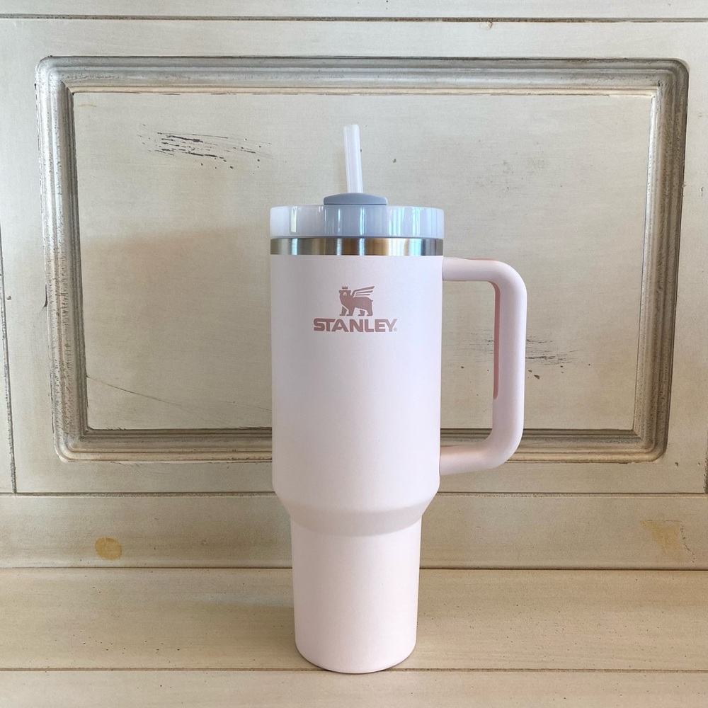 NWT Rose Quartz 40 oz. Stanley Quencher H2.0 Flowstate Tumbler